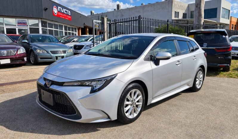 
								Toyota Corolla Touring  Hybrid full									