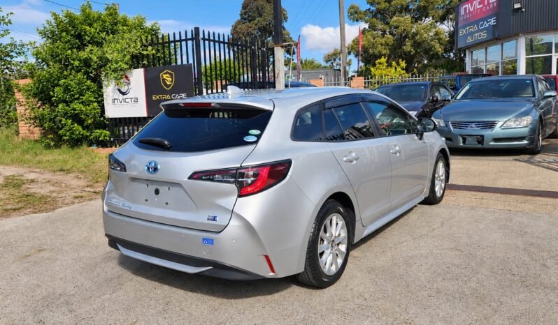 
								Toyota Corolla Touring  Hybrid full									