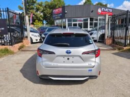 
										Toyota Corolla Touring  Hybrid full									