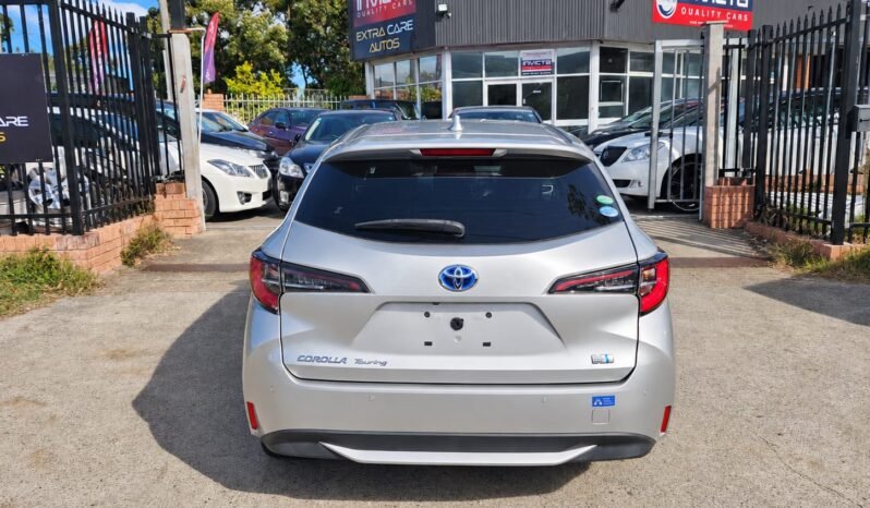
								Toyota Corolla Touring  Hybrid full									