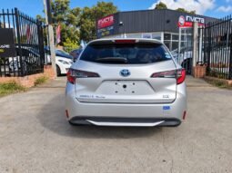 
										Toyota Corolla Touring  Hybrid full									